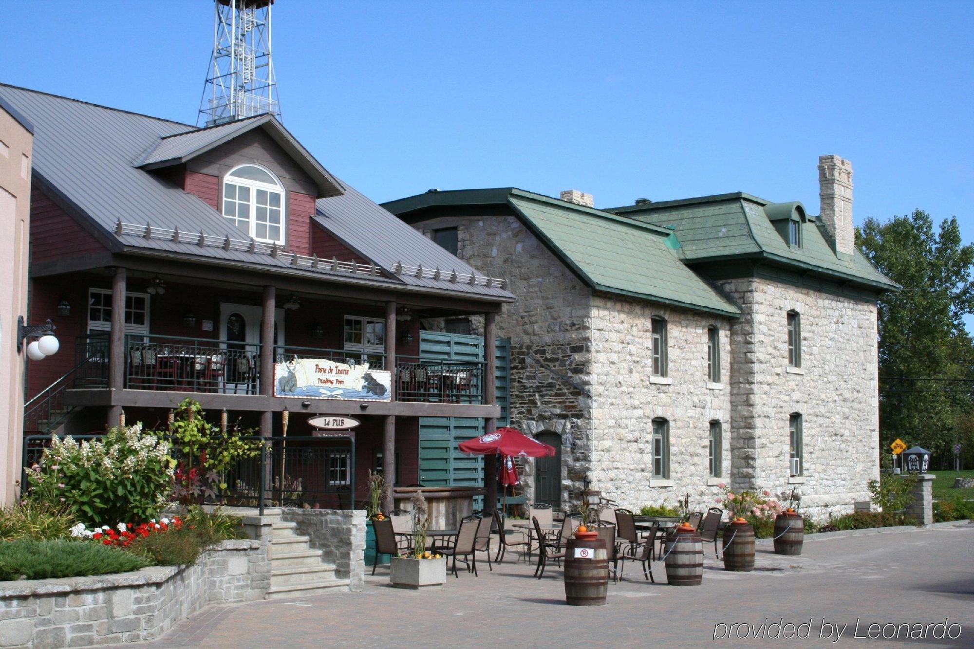 Chateau Logue Hotel Maniwaki Exteriör bild