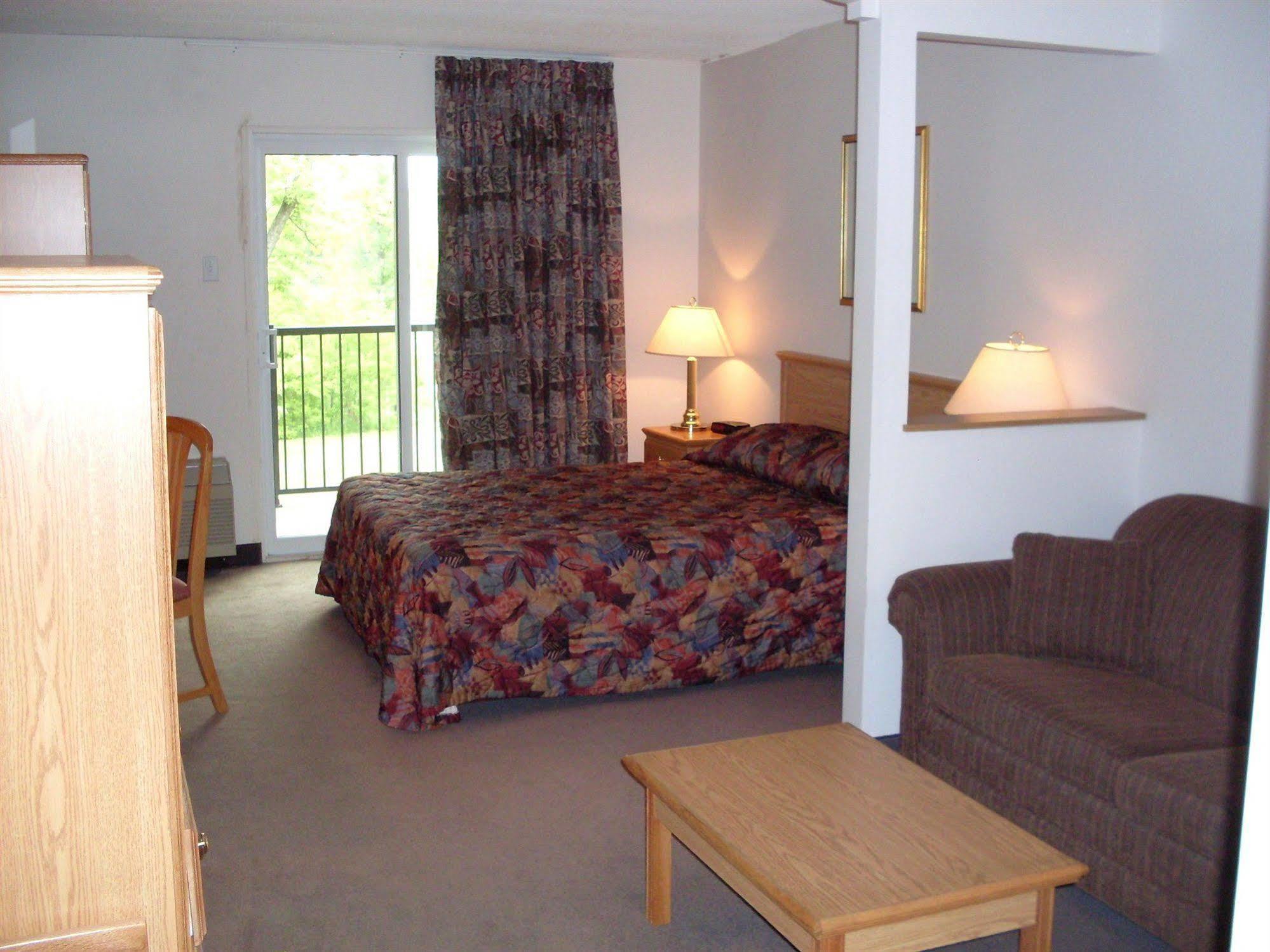 Chateau Logue Hotel Maniwaki Exteriör bild