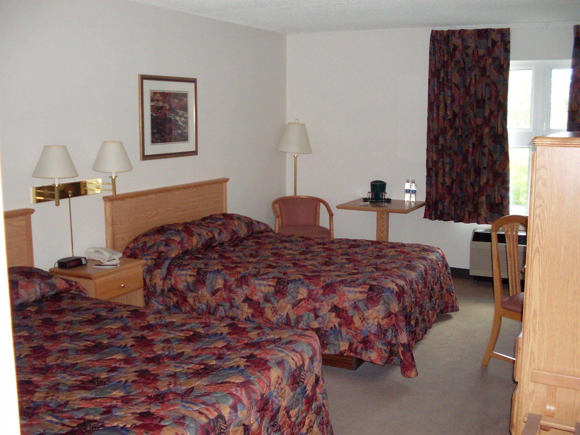 Chateau Logue Hotel Maniwaki Exteriör bild