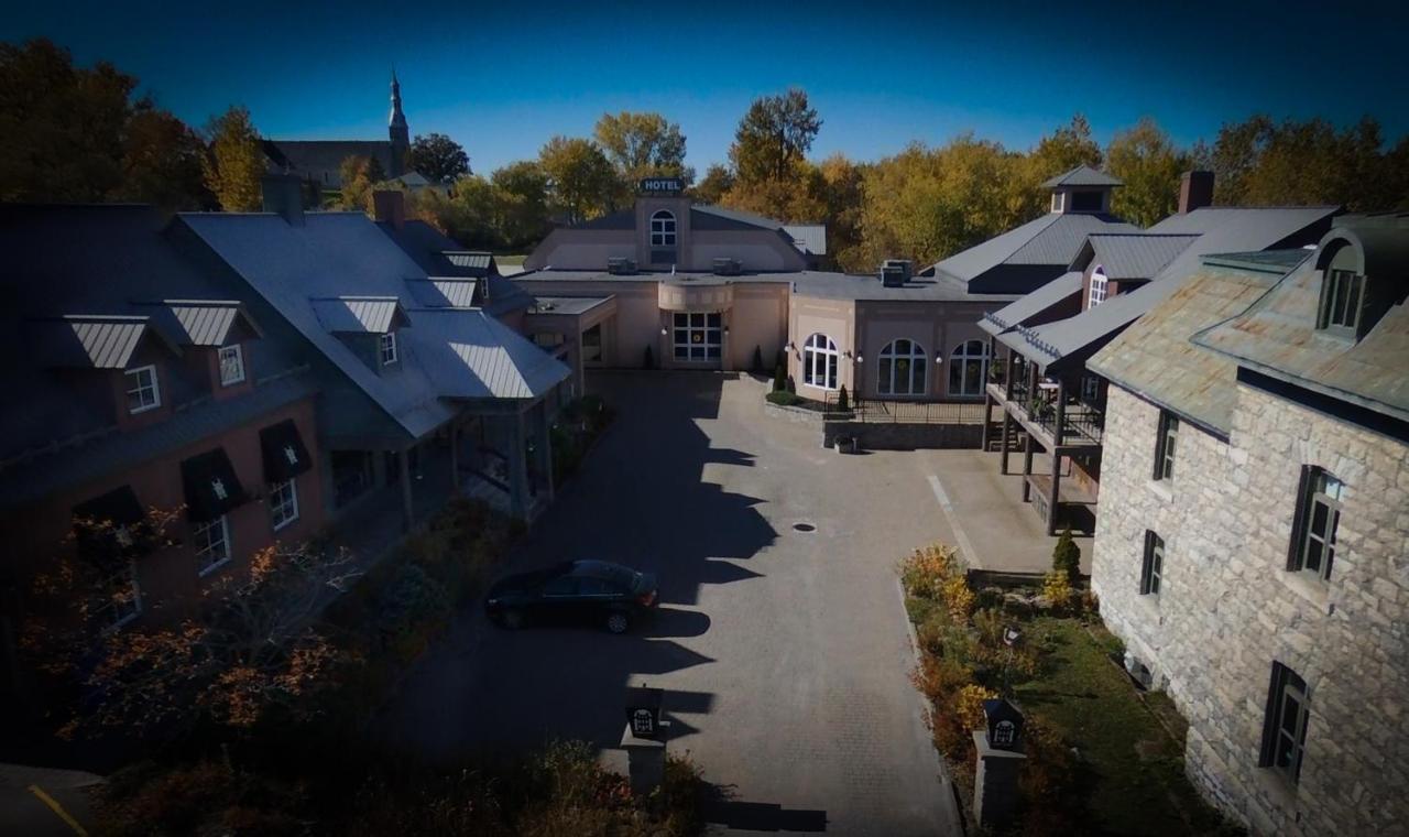 Chateau Logue Hotel Maniwaki Exteriör bild